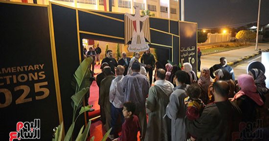 استمرار التوافد على لجان التجمع الخامس مع اقتراب موعد الغلق