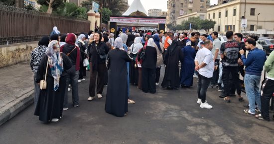 طوابير الشباب والفتيات تتصدر مشهد التصويت بلجنة الشهيد امتياز كامل بالعباسية