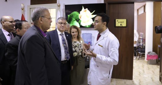 رئيس الطائفة الإنجيلية بمصر يشهد افتتاح عيادات ومصنع ملابس الرابية للكنائس المعمدانية 