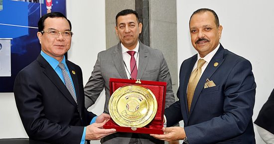 نقابة المرافق تستقبل وفد اتحاد عمال فيتنام داخل أحد الصروح الصناعية 