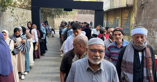 كل الأعمار فى طوابير الناخبين بالجمالية الساعة الأولى من فتح اللجان 