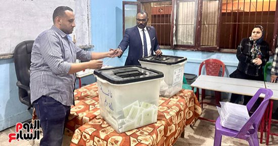 اللجنة العامة بدائرة مركز إسنا تعلن الحصر العددي لإنتخابات مجلس النواب 2025