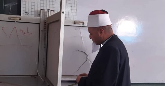 وكيل وزارة الأوقاف بالشرقية يدلى بصوته بانتخابات مجلس النواب 