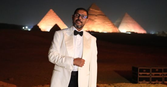 هانى فرحات يقود الأوركسترا الملكى البريطانى فى حفل كامل العدد بالأهرامات