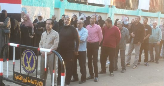 طوابير من 9 صباحا ولا زال التصويت مستمرا.. كثافة جماهيرية أمام لجان الانتخابات بالمطرية