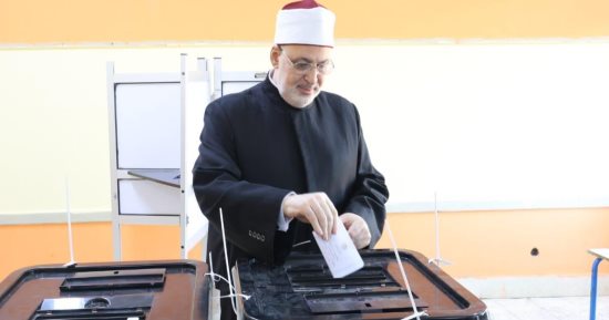 وكيل الأزهر يدلى بصوته فى انتخابات مجلس النواب لعام 2025 بمدينة الشروق