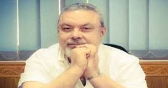 الروائى أحمد صبرى أبو الفتوح يتعرض لوعكة صحية ويطالب محبيه بالدعاء