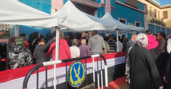 القاضى أحمد بندارى يجرى اتصالا بالفيديو كونفرانس مع رؤساء لجان الانتخابات 