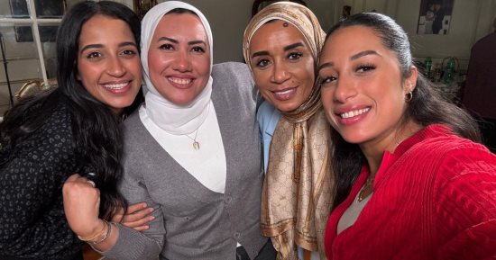 عبير خليل مدرسة وهبت عمرها لـ 5 توائم.. القصة الكاملة لرحلة أمومة عمرها 27 عاما