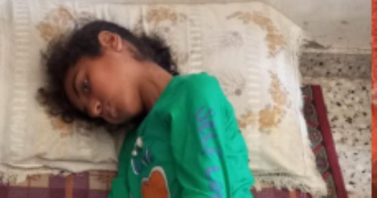 ليان أبو ستة.. طفلة تصارع مرضا نادرا يفقدها الوعى 20 يوما وتنتظر علاجًا عاجلا خارج غزة