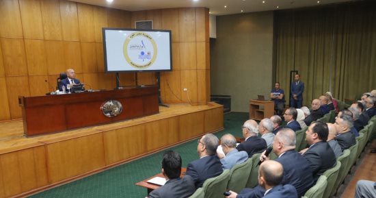 نائب رئيس الوزراء يناقش توطين الصناعة مع 23 شركة لمصنعى الأتوبيسات والمركبات