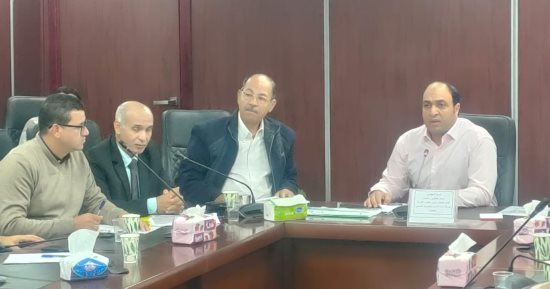 رئيس مياه الشرب بالجيزة يناقش رفع كفاءة محطات وشبكات الصرف الصحى.. صور