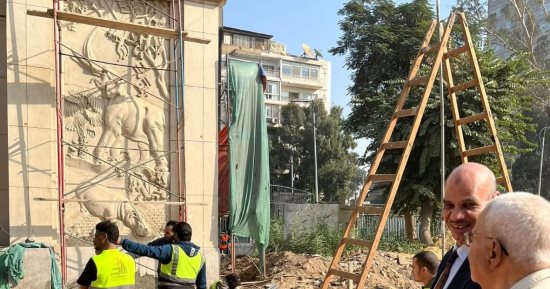 لجنة من كلية الفنون التطبيقية لإبداء الرأى فى ترميم جداريات سور حديقة الحيوان