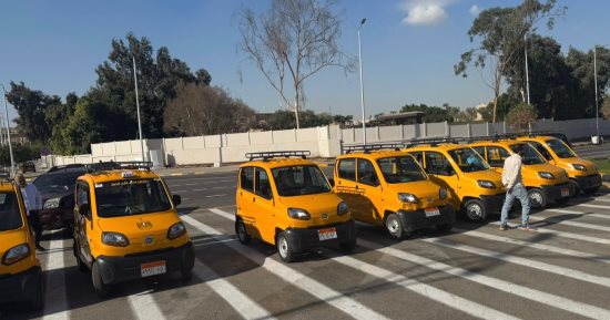 تسليم سيارات حضارية بديلة للتوكتوك للمشاركين بمنظومة الاستبدال.. الجيزة: حزمة متنوعة من برامج التمويل وسداد فروق الأسعار على أقساط شهرية ميسرة.. إدراج السيارة لتطبيقات شركات النقل الذكى.. وإعلان التعريفة قريبا