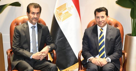 سفير قطر يدعو وزير الرياضة لحضور كأس العرب