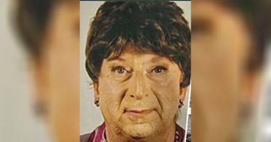 إيطالى يحتفظ بجثمان والدته 3 سنوات وينتحل شخصيتها لسرقة معاشها