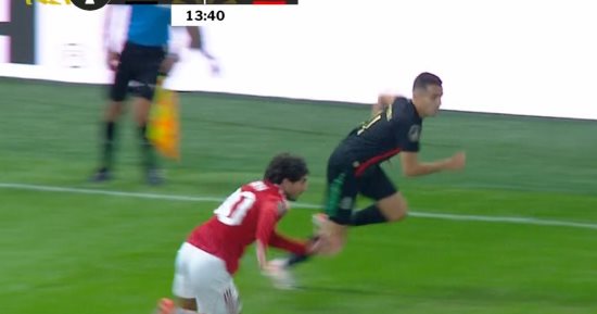 30 دقيقة.. الأهلى يبحث فتح ثغرة فى دفاع الجيش الملكى.. والنتيجة لا تزال 0-0