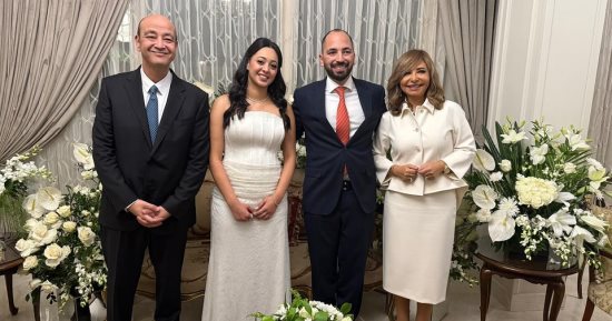 عمرو أديب ولميس الحديدى يحتفلان بخطوبة ابنهما نور.. صور