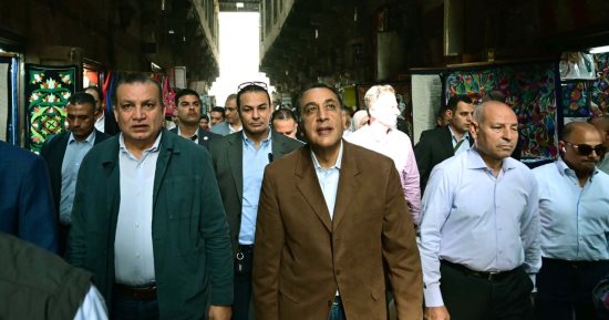 رئيس الوزراء يتجول بمنطقة الخيامية ويؤكد: معرض للحرف التراثية بحديقة الفسطاط