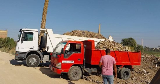 رفع 100 طن من القمامة والمخلفات الصلبة والأتربة بـ5 قرى فى مركز سوهاج