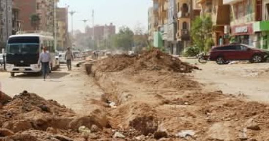 بدء العد التنازلى لافتتاح مشروع تطوير طريق السادات بمدينة أسوان.. صور