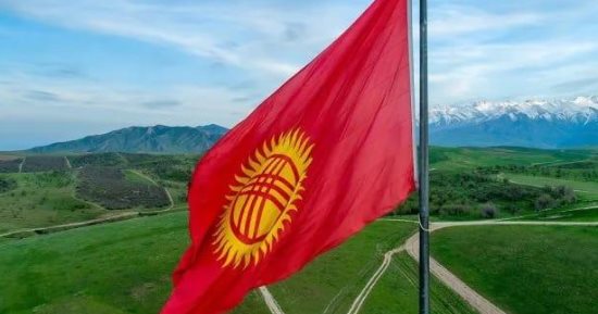 بدء التصويت في الانتخابات البرلمانية المبكرة في قيرغيزستان