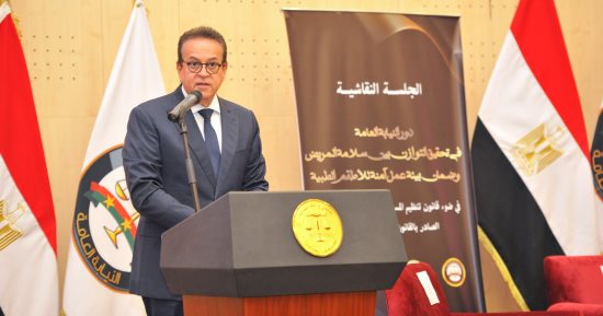 وزير الصحة يؤكد: لا تهاون في حقوق الفرق الطبية