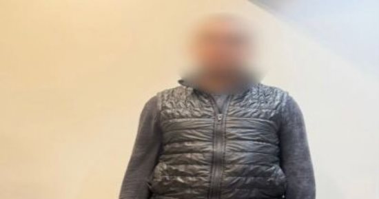 الداخلية تضبط مروج صواعق كهربائية وعصي صدمات عبر مواقع التواصل
