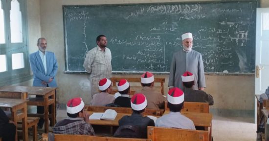 رئيس منطقة سوهاج الأزهرية يتفقد معهد الكولة الإعدادى والثانوى بأخميم 