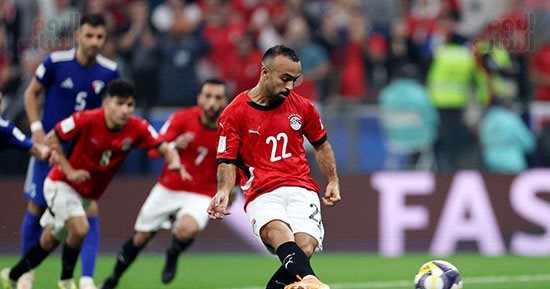 ضربة جزاء لمنتخب مصر وطرد حارس مرمى الكويت 