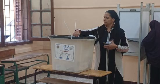 سيدات إمبابة يتصدرن المشهد الانتخابى فى إمبابة.. صور