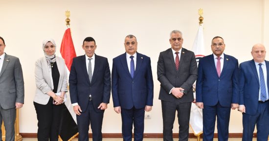 وزير الإنتاج الحربى يشهد مراسم توقيع عقدين للتعاون فى التصنيع العسكرى  