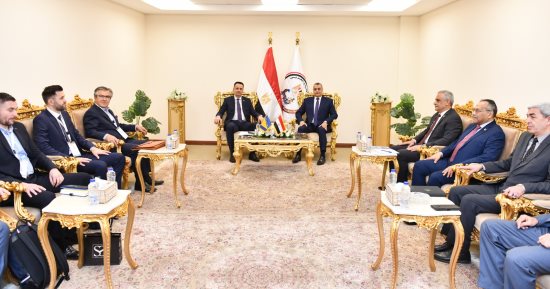 وزير الإنتاج الحربى يناقش مع ممثلى شركتيى نورثروب جرومان الأمريكية أوجه التعاون