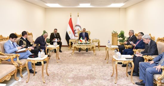 وزير الإنتاج الحربى يستقبل السفير الإيطالى بمعرض أيديكس