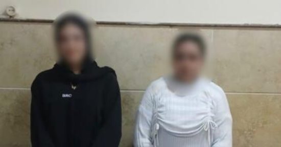 الداخلية تضبط سيدتين أثناء محاولتهما توزيع كروت دعائية على الناخبين بدمنهور
