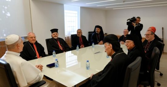 الأنبا إبراهيم إسحق يشارك فى لقاء بابا الفاتيكان ببطاركة الشرق الكاثوليك