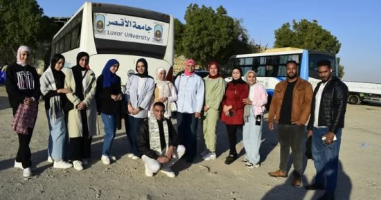 أسوان مقصد الرحلات العلمية لطلاب الجامعات.. صور