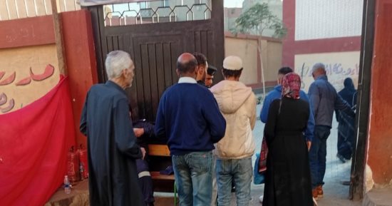 توافد الناخبين على لجان انتخابات النواب بإمبابة
