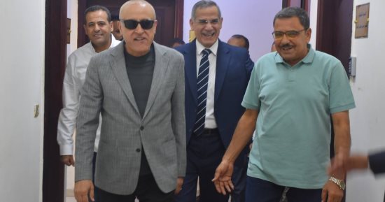 محافظ الأقصر يزور شركة مياه الشرب والصرف ويشيد بمنصة الدفع الإلكترونى وتحسين الخدمات