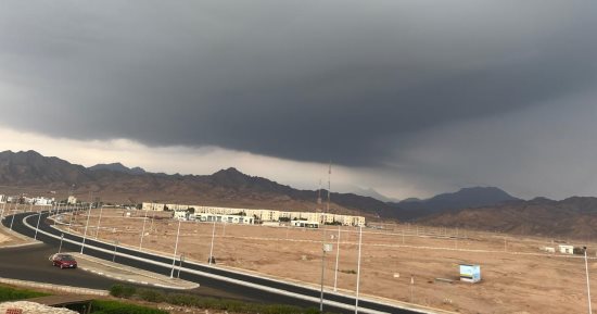 أمطار شديدة تضرب مدينة دهب
