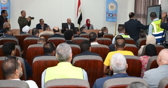 نائب رئيس مجلس الوزراء للتنمية الصناعية يتفقد منطقتى قفط وهو الصناعيتين بقنا