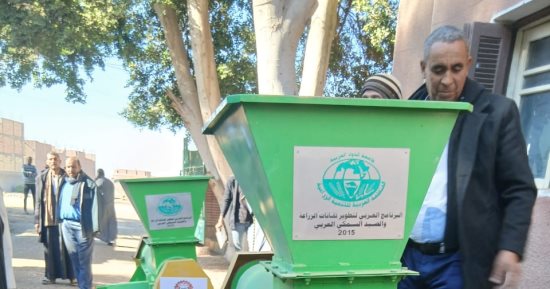 "الزراعة" توزع أكثر من 400 فراطة ذرة مُعاد تأهيلها كمنح لصغار المزارعين