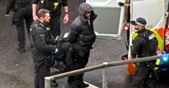 تفاصيل حادث الاعتداء على أشخاص فى موقف سيارات بمطار هيثرو.. فيديو