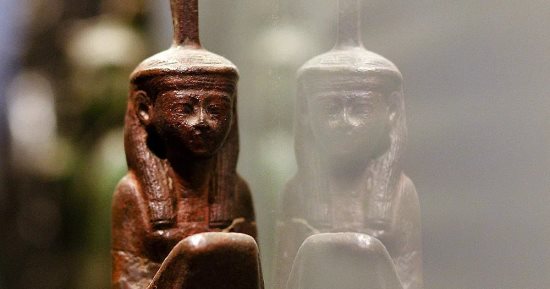 نساء مصر القديمة.. تماثيل من متاحف العالم