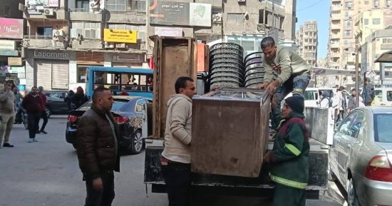 محافظة الجيزة تشن حملة على المحال المتعدية على حرم الطريق العام بشارع فيصل