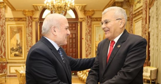 رئيس هيئة النيابة الإدارية يهنئ رئيس مجلس الشيوخ بمنصبه
