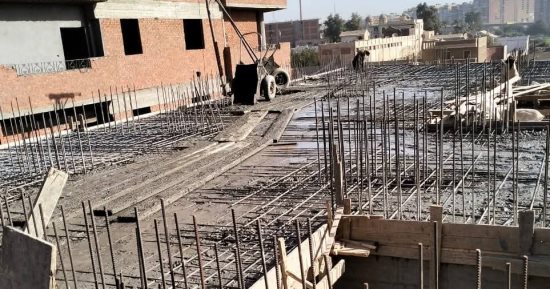 وزير العمل يوجه بمتابعة إصابة 7 عمال في سقوط صبة خرسانية داخل مبنى ببنها