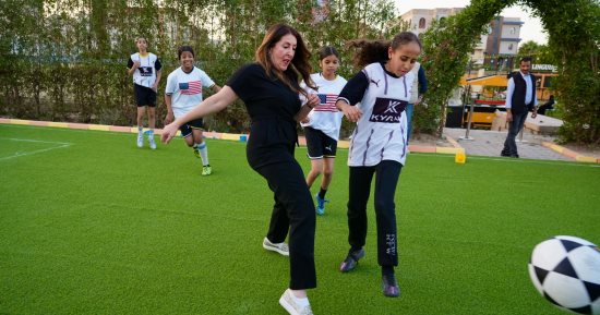 سفيرة أمريكا: إطلاق فعالياتنا فى الأقصر يعكس تقديرنا للتراث المصرى.. صور 