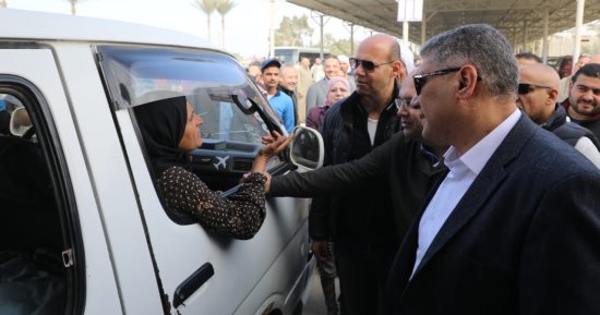 محافظ الجيزة يتابع سير العمل بموقف السرفيس الحضارى بالصف.. صور
