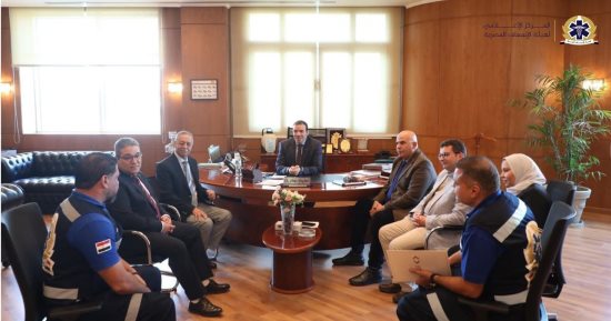 رئيس هيئة الإسعاف يلتقي أعضاء المركز القومي للتدريب لتهنئتهم على فوزهم في مسابقة دولية